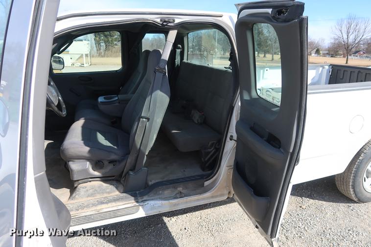 image for item DD5421 2004 Ford F150 SuperCab pickup truck