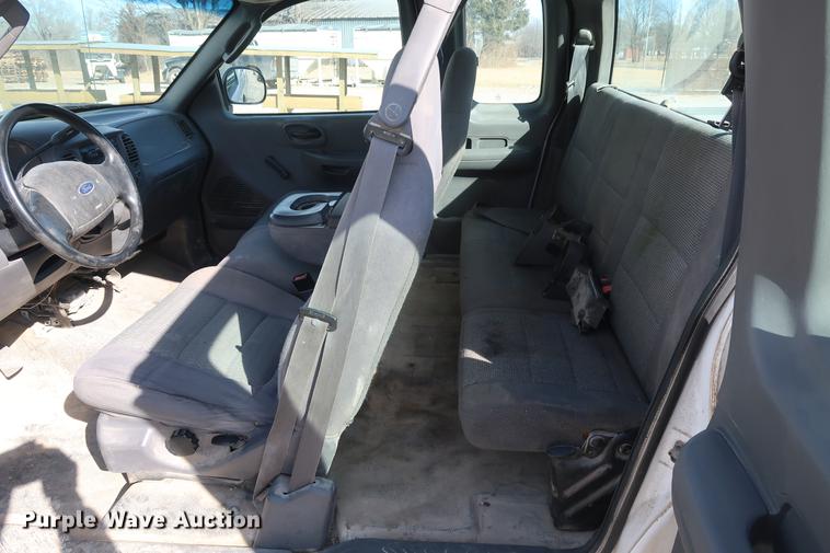 image for item DD5421 2004 Ford F150 SuperCab pickup truck