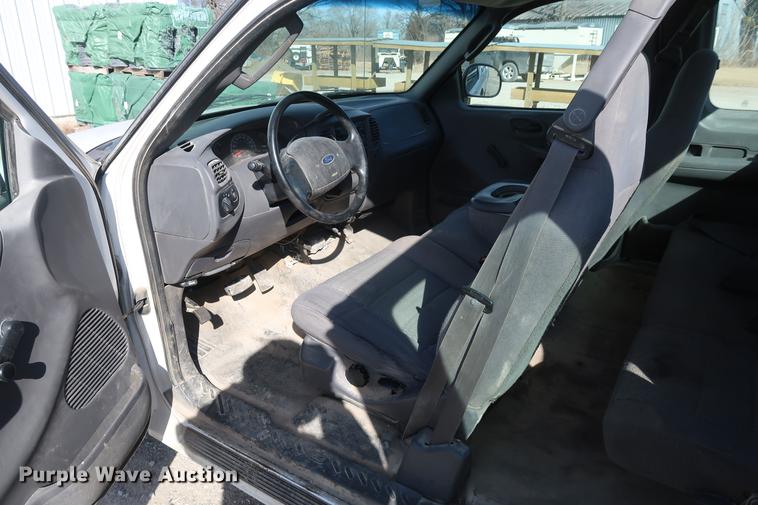 image for item DD5421 2004 Ford F150 SuperCab pickup truck