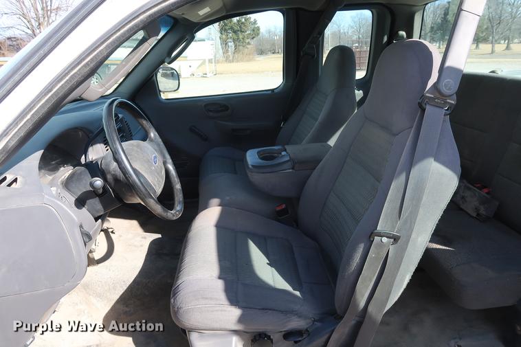 image for item DD5421 2004 Ford F150 SuperCab pickup truck