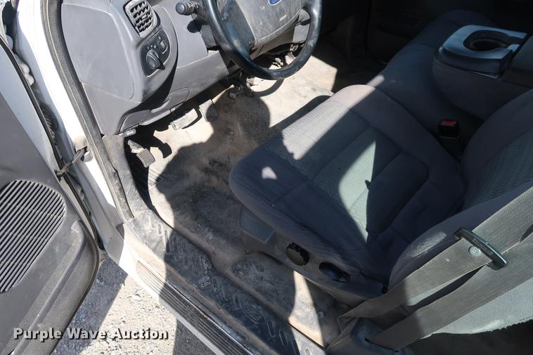 image for item DD5421 2004 Ford F150 SuperCab pickup truck