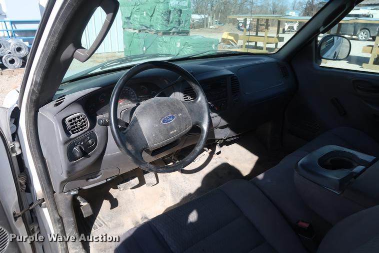 image for item DD5421 2004 Ford F150 SuperCab pickup truck