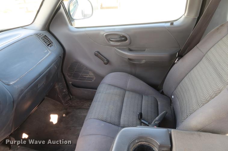 image for item DD5421 2004 Ford F150 SuperCab pickup truck