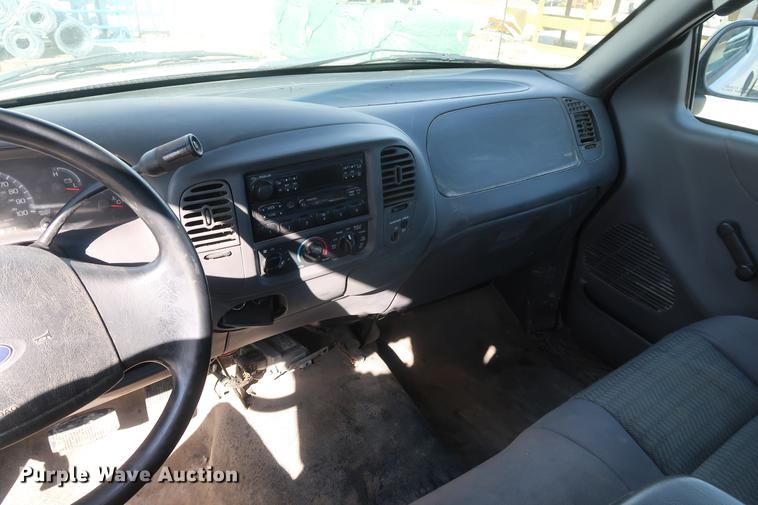 image for item DD5421 2004 Ford F150 SuperCab pickup truck