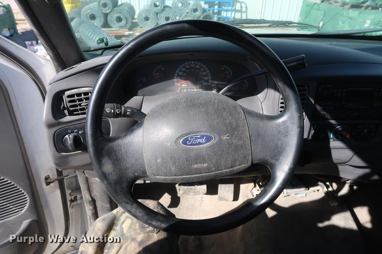 image for item DD5421 2004 Ford F150 SuperCab pickup truck