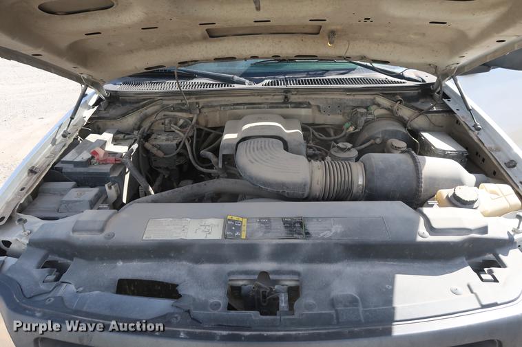 image for item DD5421 2004 Ford F150 SuperCab pickup truck