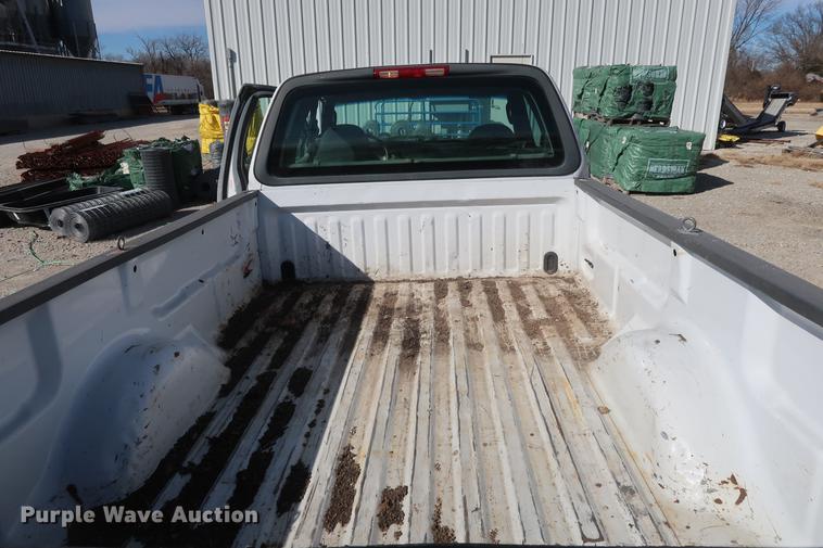 image for item DD5421 2004 Ford F150 SuperCab pickup truck