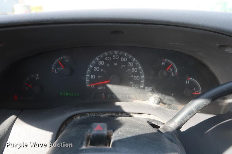 image for item DD5421 2004 Ford F150 SuperCab pickup truck