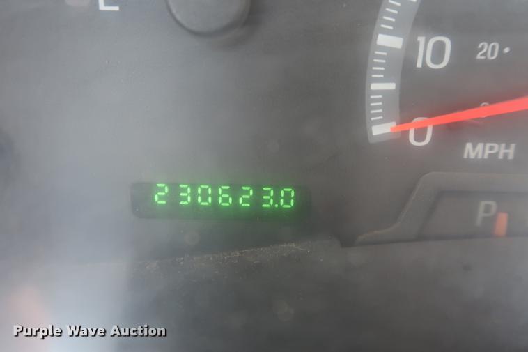 image for item DD5421 2004 Ford F150 SuperCab pickup truck