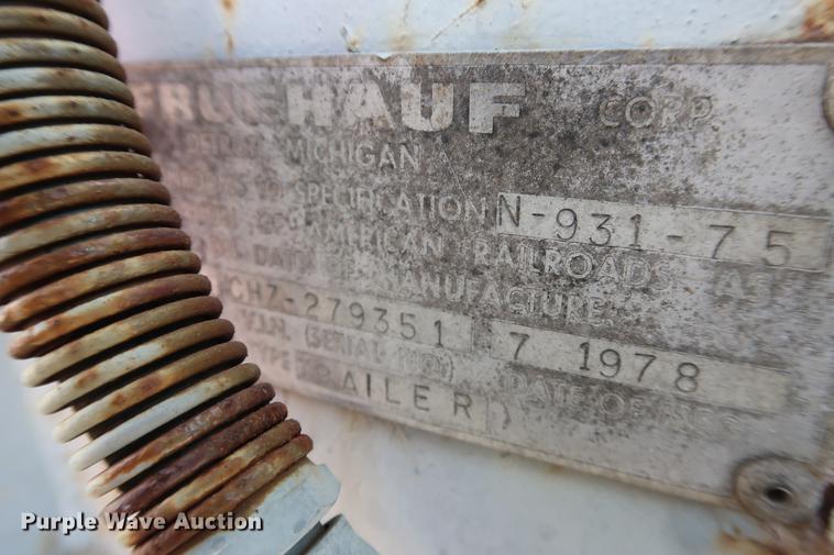 image for item DD5422 1978 Fruehauf dry van trailer