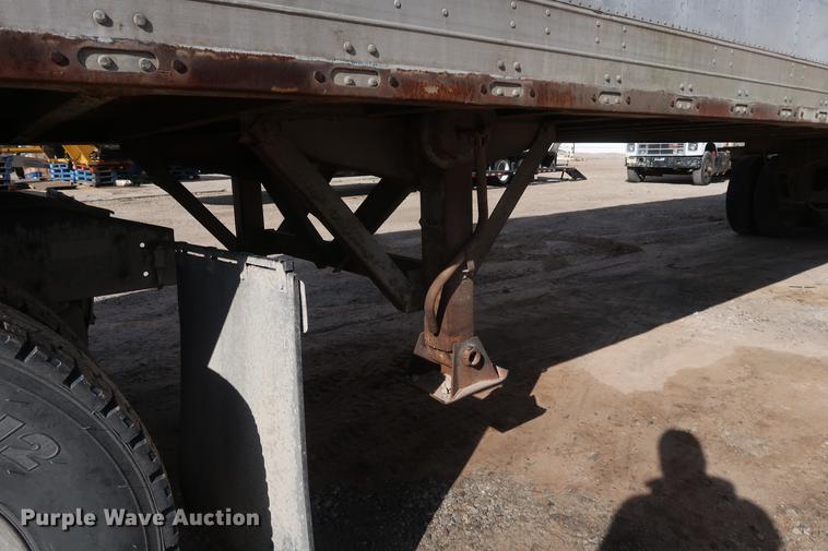 image for item DD5422 1978 Fruehauf dry van trailer