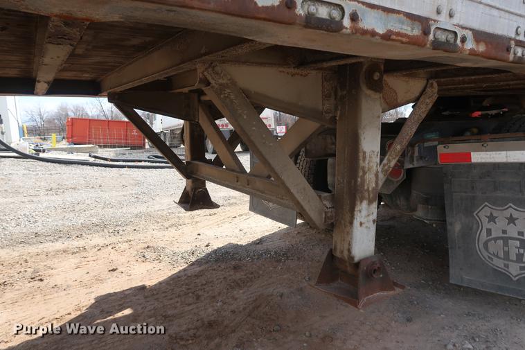 image for item DD5422 1978 Fruehauf dry van trailer