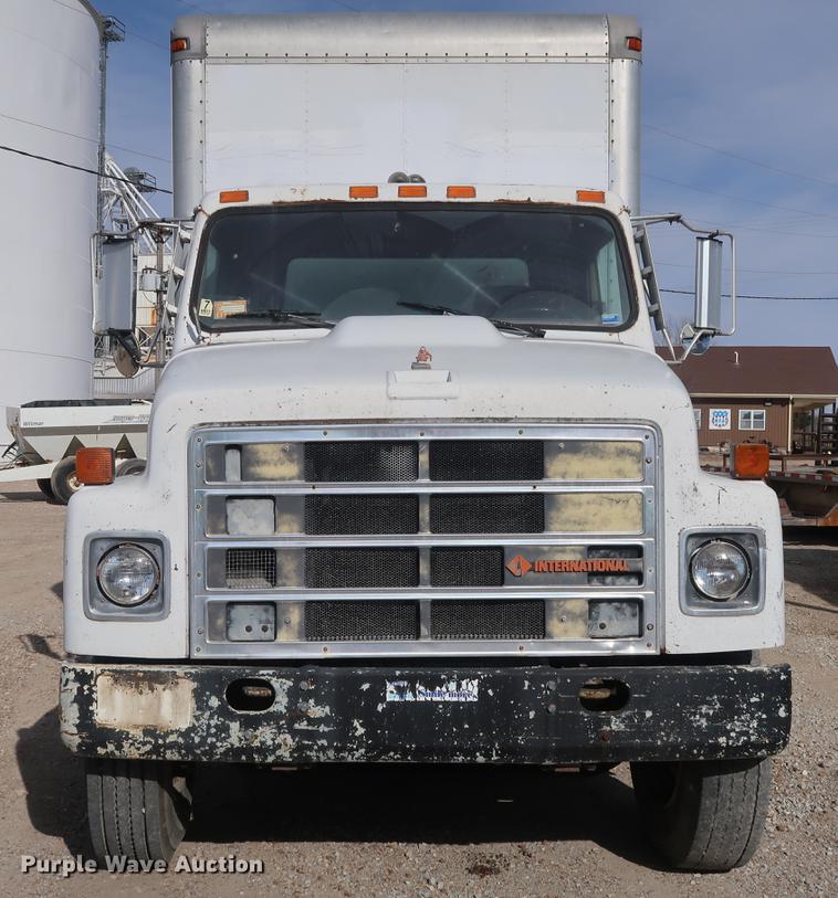 image for item DD5423 1987 International F2375 box truck