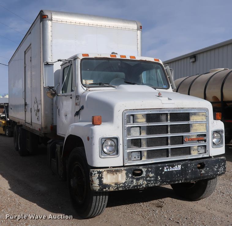 image for item DD5423 1987 International F2375 box truck