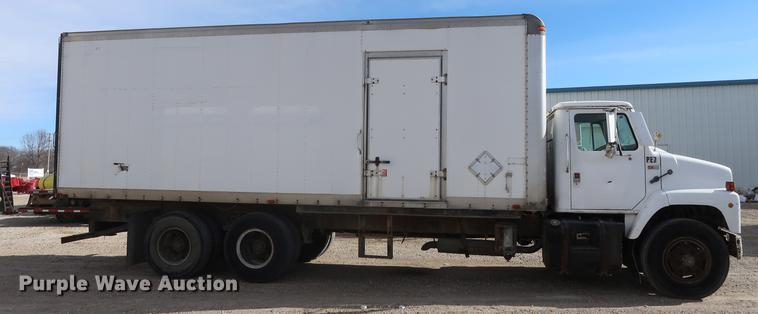 image for item DD5423 1987 International F2375 box truck