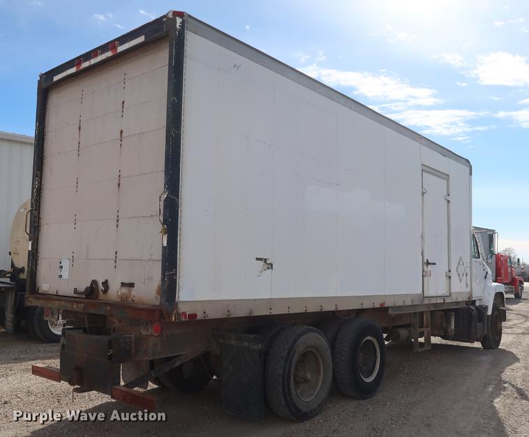 image for item DD5423 1987 International F2375 box truck