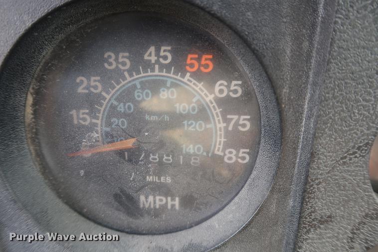 image for item DD5423 1987 International F2375 box truck