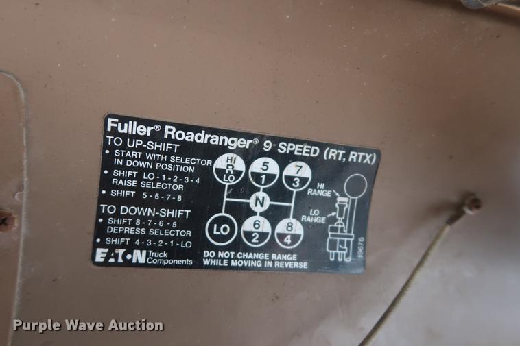 image for item DD5423 1987 International F2375 box truck