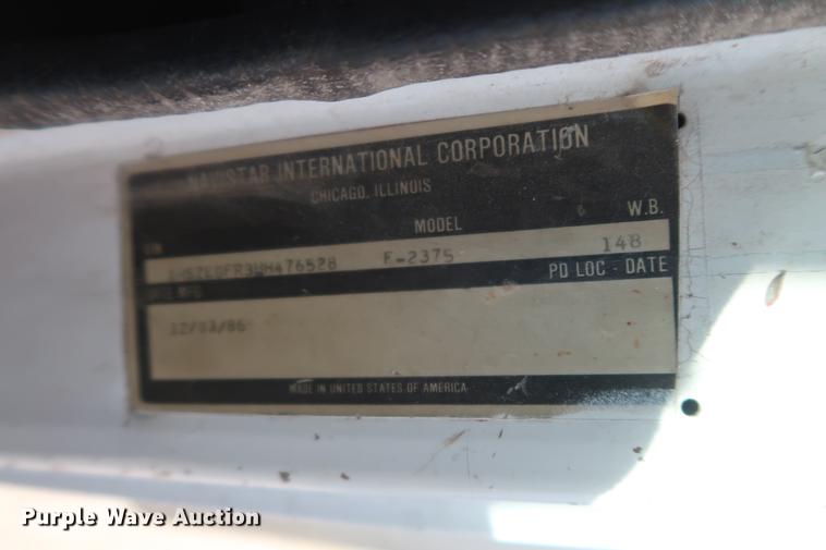 image for item DD5423 1987 International F2375 box truck