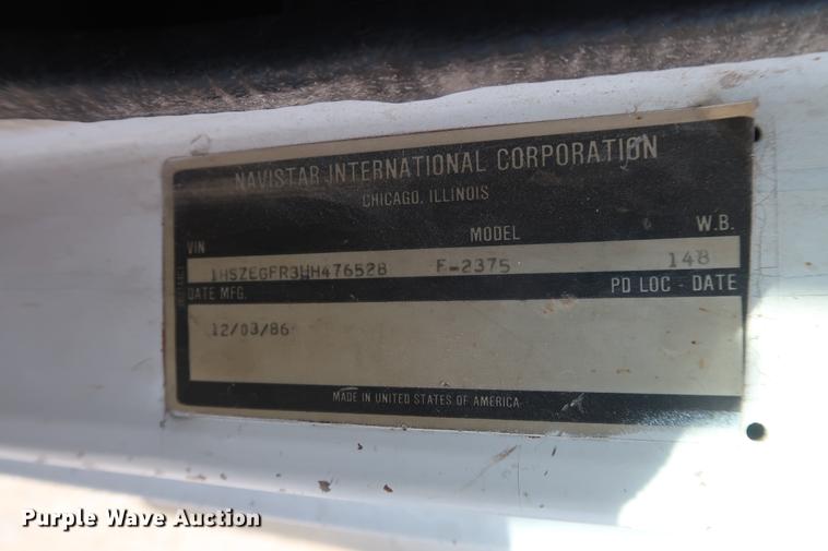 image for item DD5423 1987 International F2375 box truck