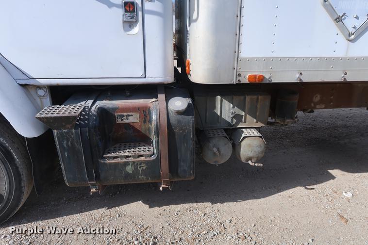 image for item DD5423 1987 International F2375 box truck