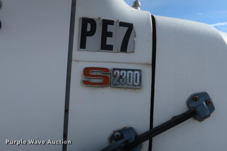 image for item DD5423 1987 International F2375 box truck