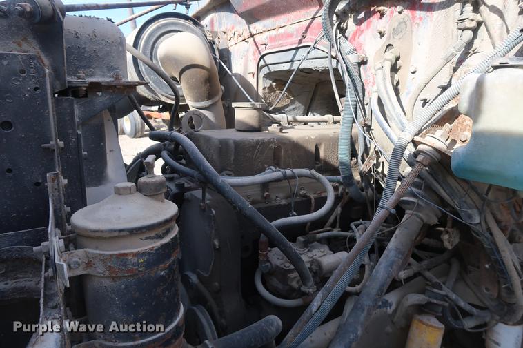 image for item DD5423 1987 International F2375 box truck