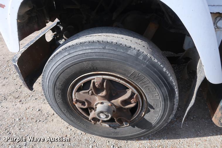 image for item DD5423 1987 International F2375 box truck