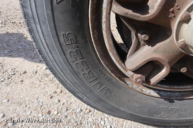 image for item DD5423 1987 International F2375 box truck