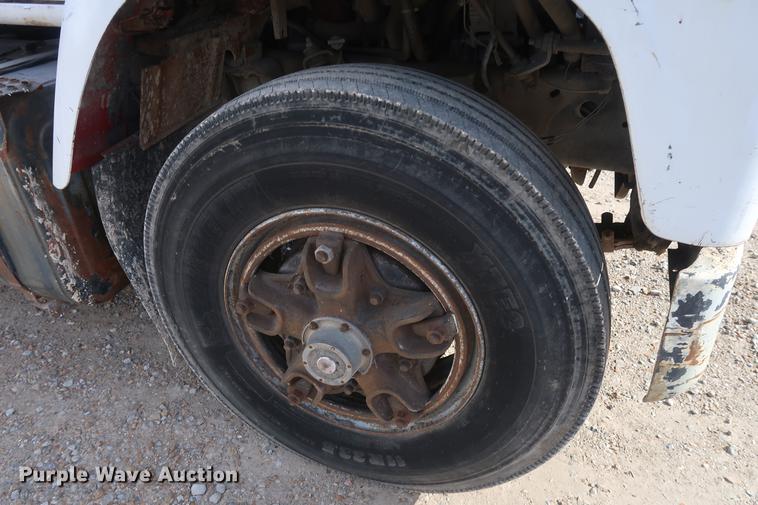 image for item DD5423 1987 International F2375 box truck