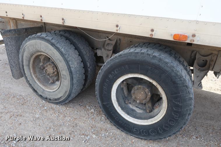 image for item DD5423 1987 International F2375 box truck