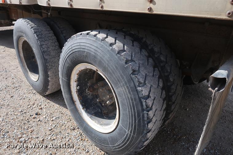 image for item DD5423 1987 International F2375 box truck