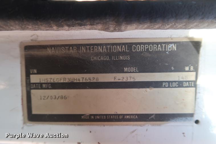 image for item DD5423 1987 International F2375 box truck