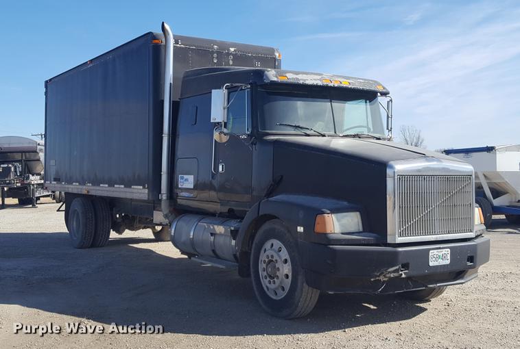 image for item DD5435 1991 Volvo WIA box truck