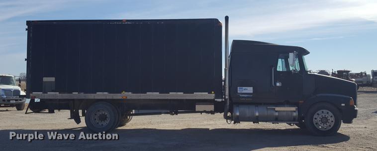 image for item DD5435 1991 Volvo WIA box truck