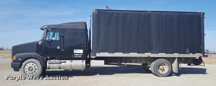 image for item DD5435 1991 Volvo WIA box truck