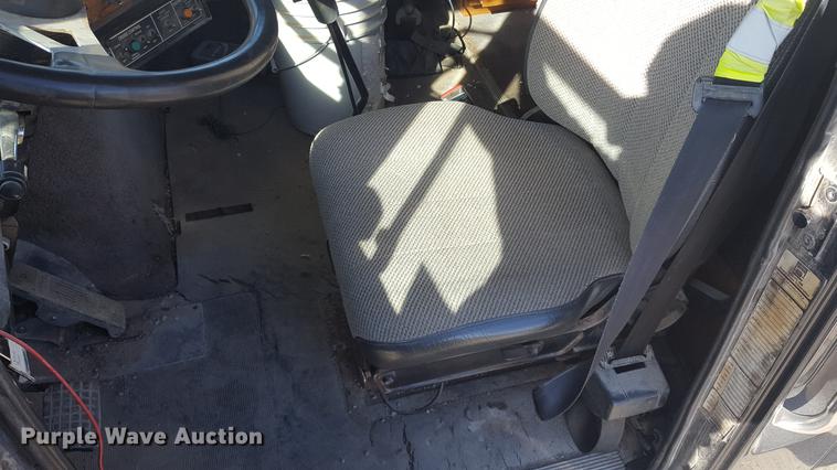 image for item DD5435 1991 Volvo WIA box truck