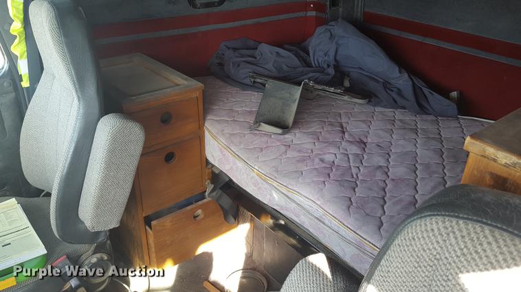 image for item DD5435 1991 Volvo WIA box truck