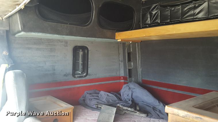 image for item DD5435 1991 Volvo WIA box truck