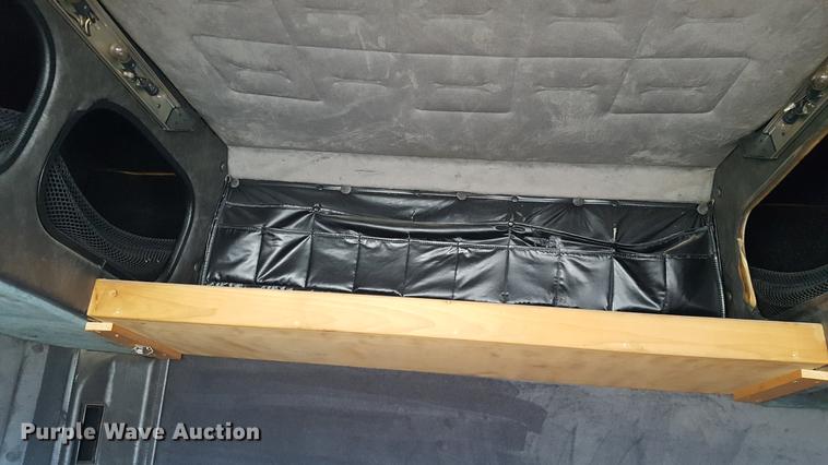 image for item DD5435 1991 Volvo WIA box truck