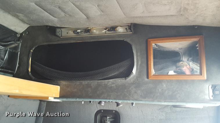 image for item DD5435 1991 Volvo WIA box truck