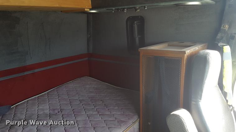 image for item DD5435 1991 Volvo WIA box truck