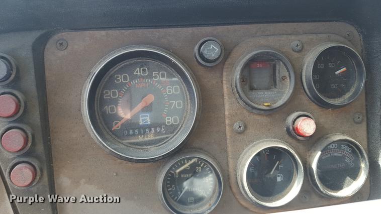 image for item DD5435 1991 Volvo WIA box truck