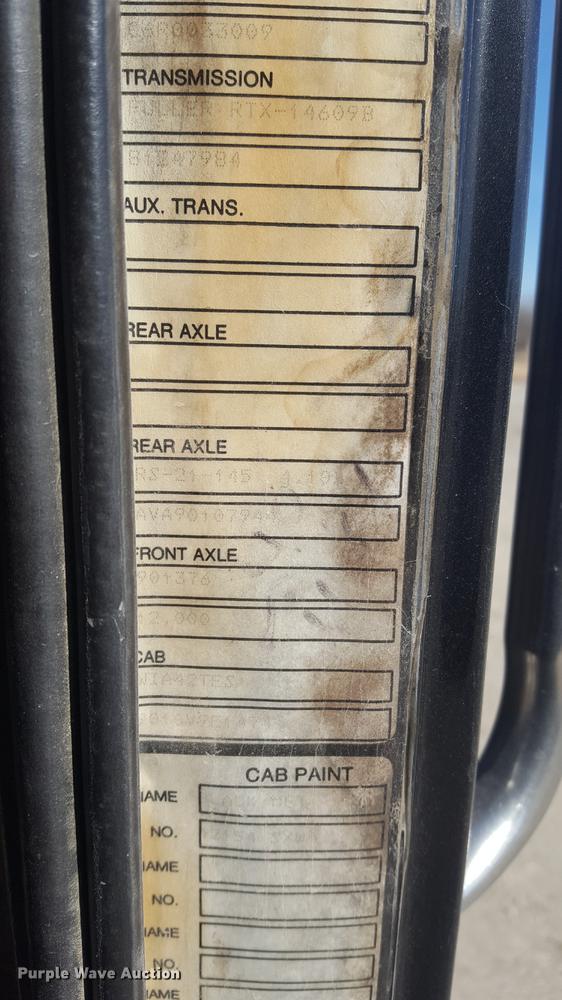 image for item DD5435 1991 Volvo WIA box truck