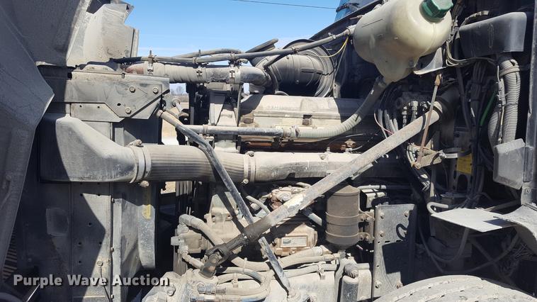 image for item DD5435 1991 Volvo WIA box truck