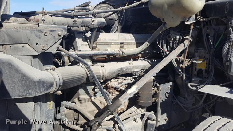 image for item DD5435 1991 Volvo WIA box truck