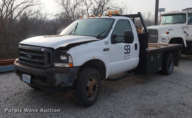 image for item DD5442 2002 Ford F450 Super Duty flatbed truck