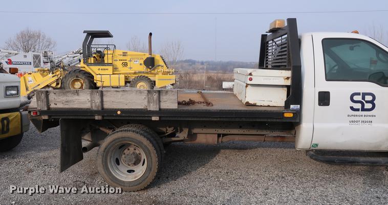 image for item DD5442 2002 Ford F450 Super Duty flatbed truck