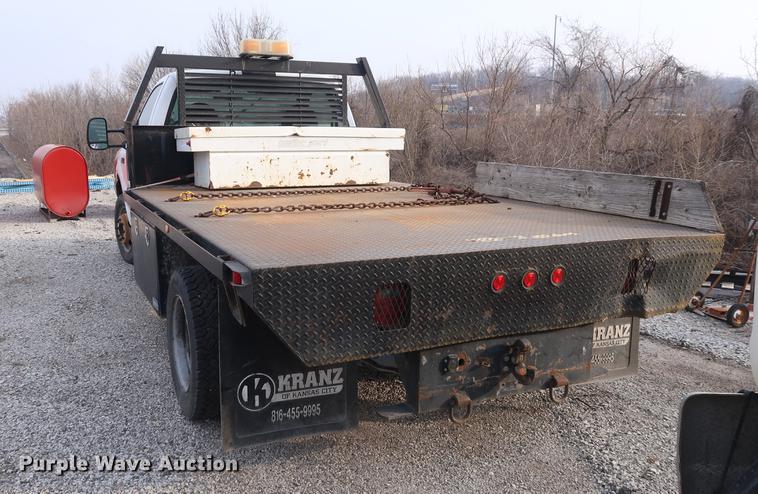 image for item DD5442 2002 Ford F450 Super Duty flatbed truck