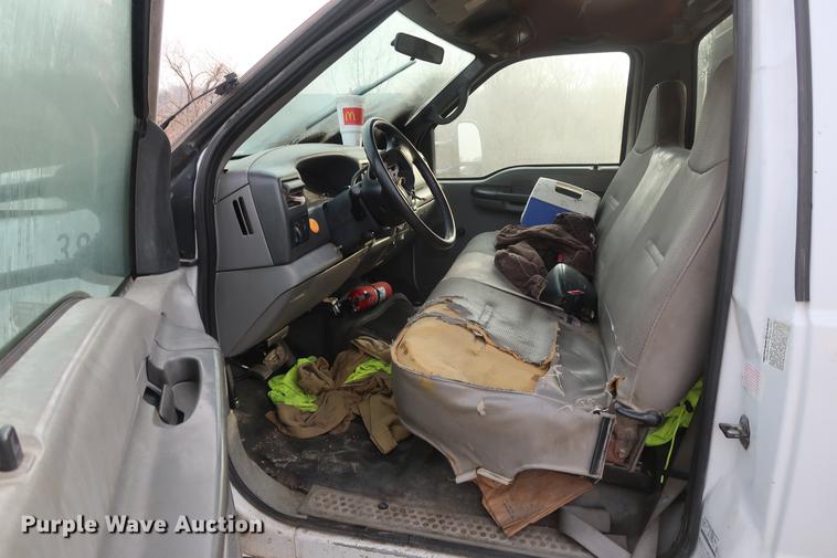 image for item DD5442 2002 Ford F450 Super Duty flatbed truck